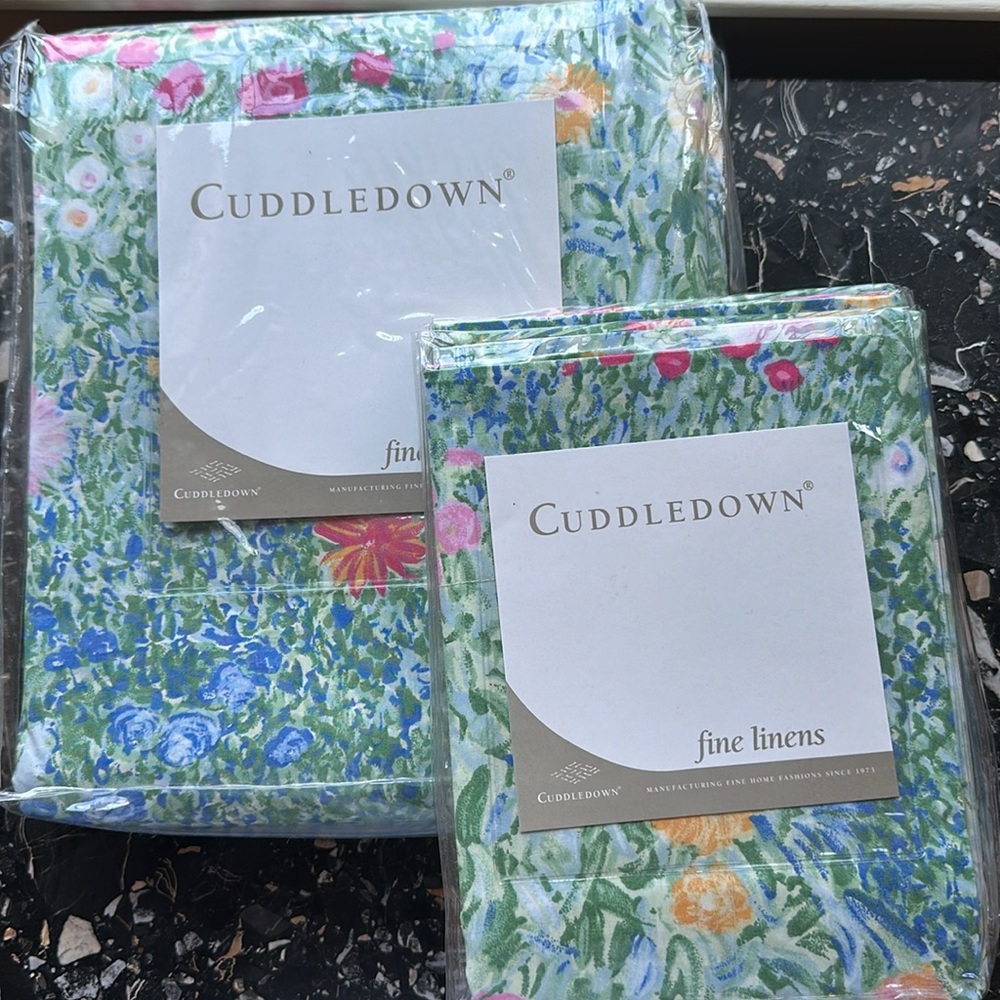 Cuddle down queen, sheets, and two shams